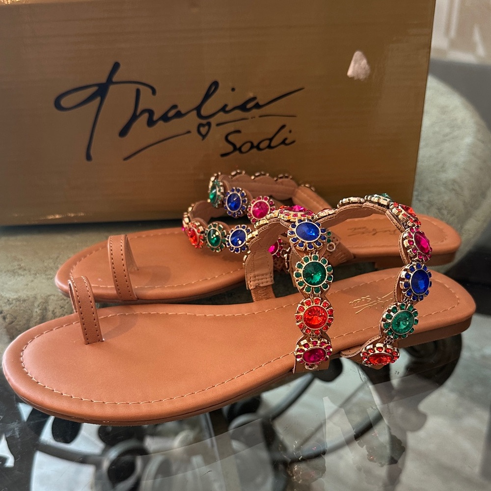 New in Box $60 Thalia Sodi Gem-Embellished Beautiful Sandals sz 6.5